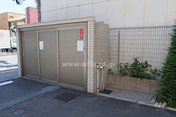 ゴミ置き場、洗い場
