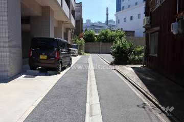 敷地南側の前面道路