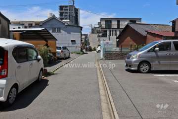 敷地南側の前面道路(東側から)
