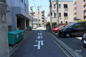 敷地南側の前面道路