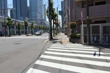 敷地東側の前面道路