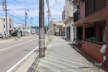 敷地西側には県道『名古屋一宮線』が通っています。また県道を北上した先には『名古屋高速5号万場線』が東西に通っています。