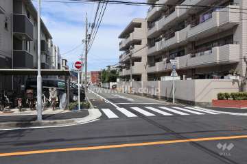 敷地南側の前面道路（香取町第1号線）