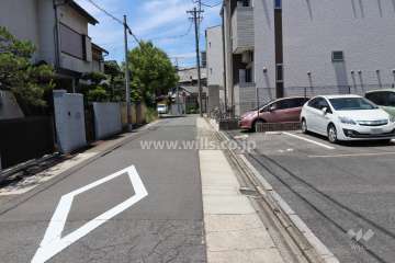 敷地南側の前面道路