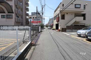 敷地北側の前面道路