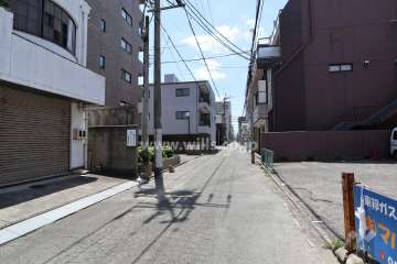 敷地西側の前面道路