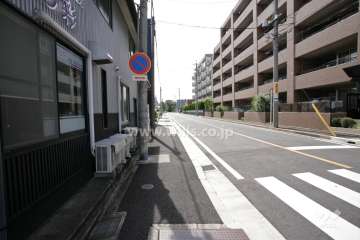 敷地南側の前面道路