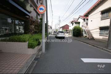 敷地東側の前面道路