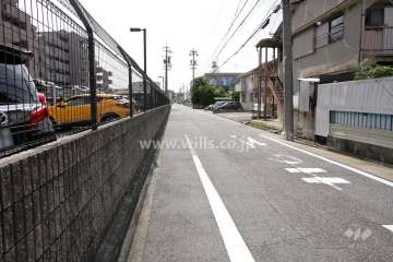 敷地北側の前面道路