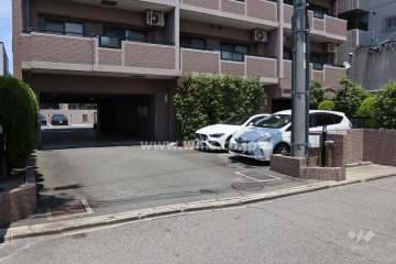 駐車場出入り口・敷地内駐車場（屋外平面式）
