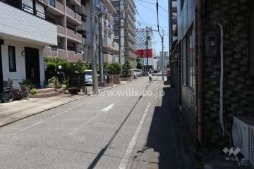 敷地南側の前面道路