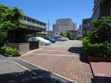 駐車場出入り口