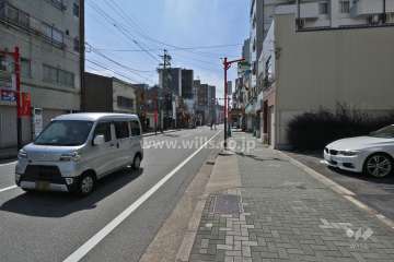 敷地南側の前面道路(東側から)