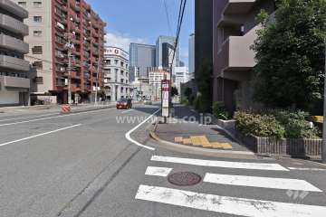 敷地北側は清正公通に面しています。