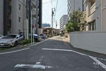 敷地北側の前面道路(東側から)