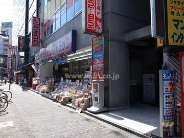 建物の1階から5階は店舗部分です。