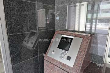 エントランスはオートロック付きです。