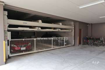 敷地内駐車場（屋内機械式）