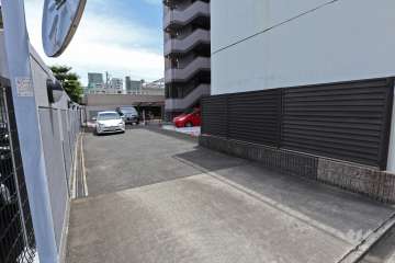 駐車場の出入り口