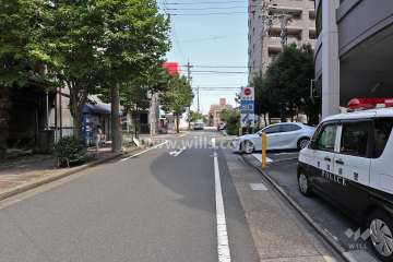 敷地東側の前面道路（南側から）