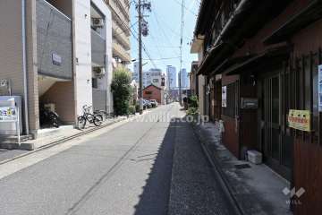 敷地南側の前面道路