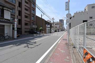 敷地北側の前面道路