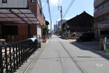 敷地北側の前面道路