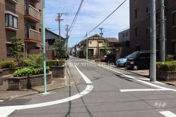敷地西側の前面道路