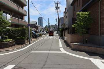 敷地南側の前面道路