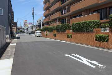 敷地南側の前面道路