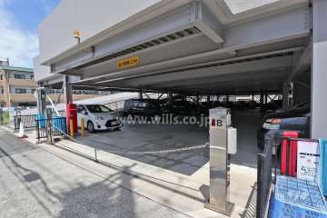 駐車場入り口（リングシャッター付き）