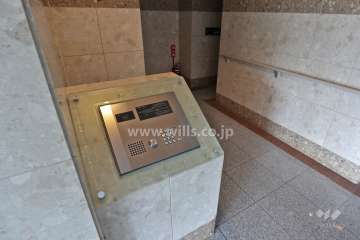 エントランスはオートロック付きです。