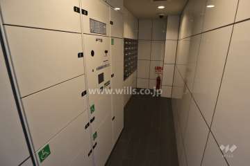 エントランスはオートロック付きです。