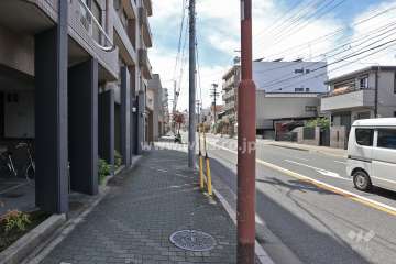 敷地北側の前面道路（清正公通）