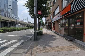 敷地東側の前面道路(北側から)