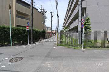 敷地北側の前面道路