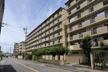 ライオンズマンション岩塚A棟の外観（南東側から）