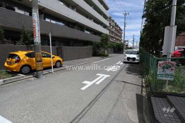 敷地南側の前面道路