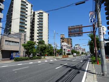 敷地南側の前面道路。国道479号（大阪内環状線）です。