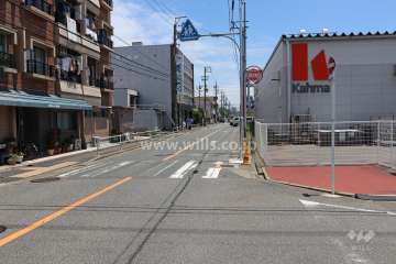 敷地南側の前面道路