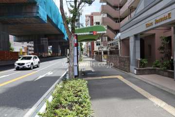 敷地北側の前面道路(正面道路)