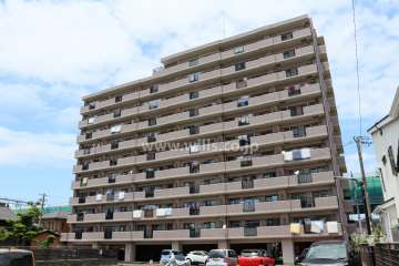 宝マンション岩塚第2の外観（南側から）