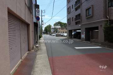 敷地東側の前面道路