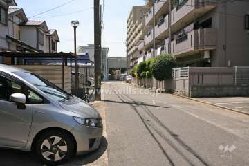 敷地南側の前面道路