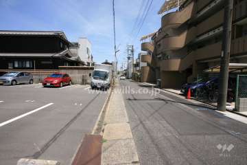 敷地北側の前面道路