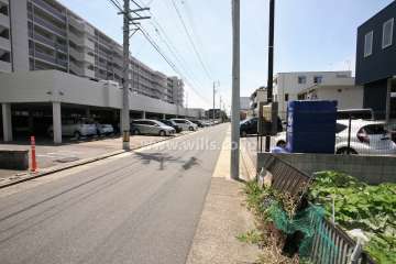 敷地北側の前面道路