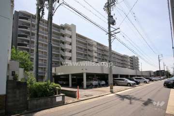 ファミリアーレ八田駅前の外観（北東側から）