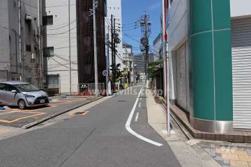 敷地北側の前面道路