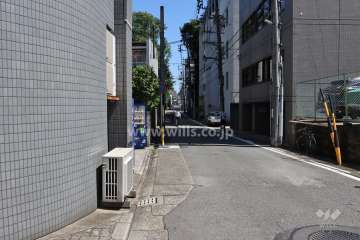 敷地東側の前面道路
