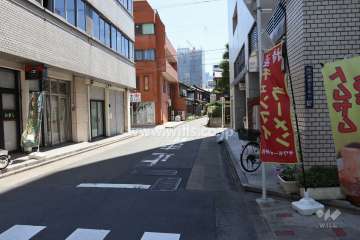 敷地南側の前面道路